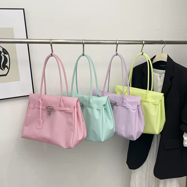 Wholesale Korean-style candy-colored small handbag for women, 2026 summer new model, solid color stylish shoulder bag, trendy underarm bag