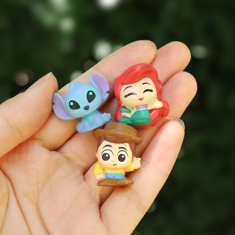 Linda caricatura anime princesa de tres ojos serie de peces payaso muñeca linda bolsa ciega juguete escritorio coche decoración