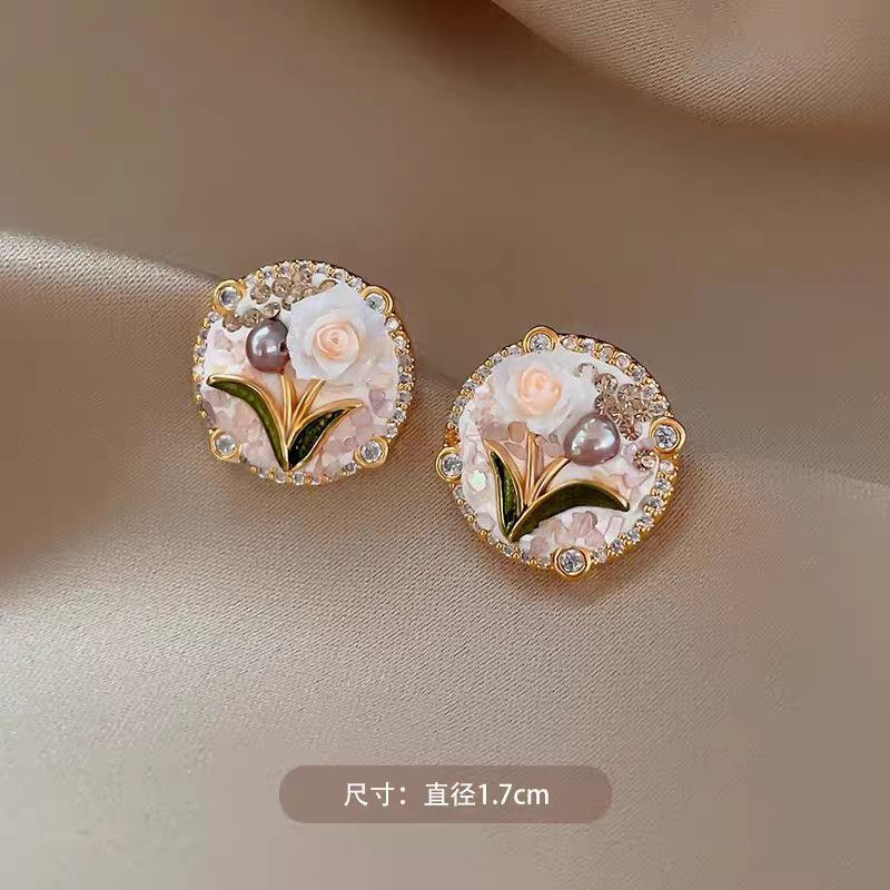 Q59 earrings