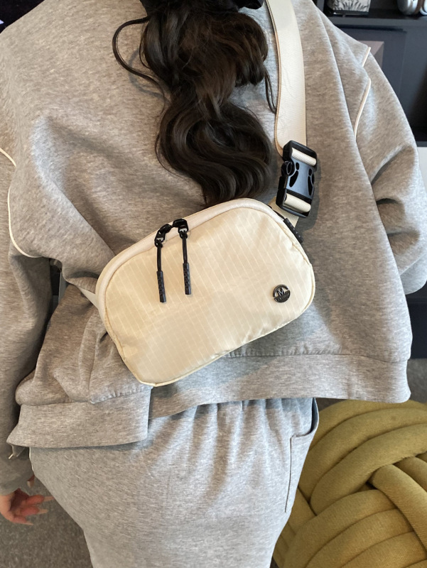 日系简约便携单肩包女2025新款轻便手提贝壳包户外休闲尼龙斜挎包|undefined