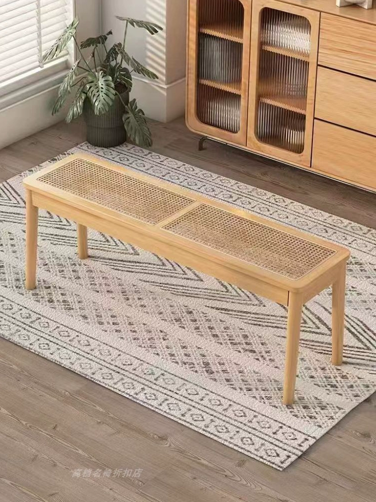 Скамейка из цельного дерева из ротанга