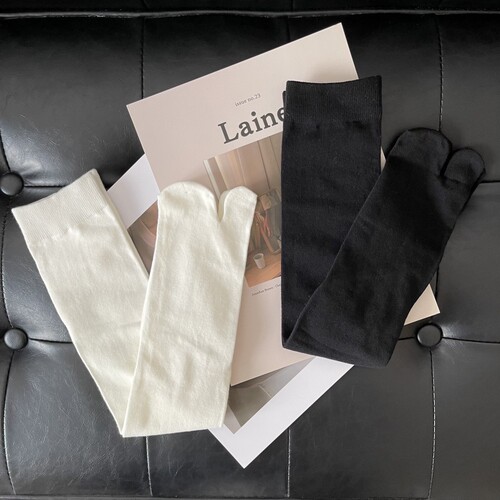 Solid color split-toe calf socks, two-toe black and white knee-high socks, thin cotton net red socks