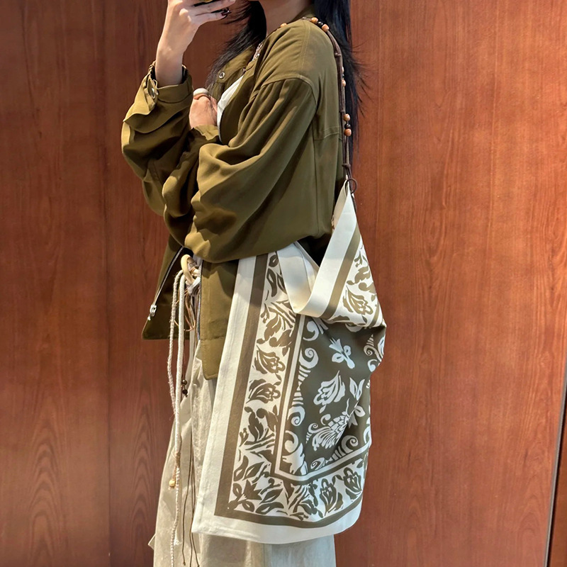 Summer universal one-shoulder bag