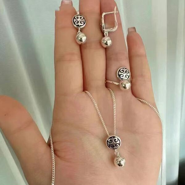 Ethnic retro fashionable classic design earrings