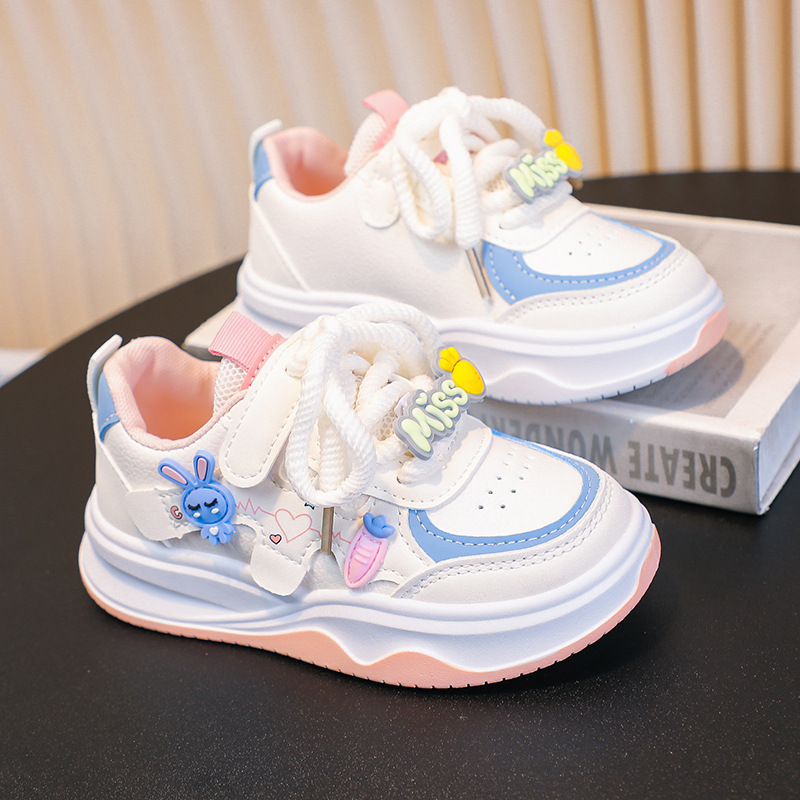 儿童板鞋2026春秋季新款舒适透气女童鞋子可爱卡通百搭休闲运动鞋