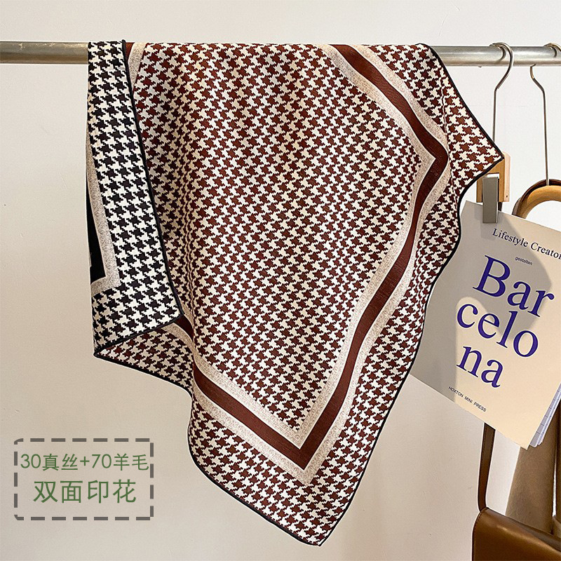 新しい秋冬の2色のシルクのウールのマフラーの高級なシルクのスカーフの人の字の紋様の軽い贅沢なファッションの糸の保温は首を囲みます。|undefined