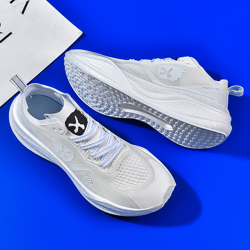 Zapatos deportivos de otoño para parejas, malla, transpirable y cómoda, aumento bajo, color a juego, zapatos de hombre para correr y viajar todos los días