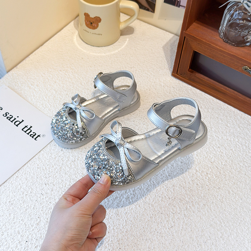Sandalias para niñas 2025 verano nuevos zapatos de princesa para niños zapatos de cristal Baotou para niñas zapatos de playa para bebés de suela suave image 4