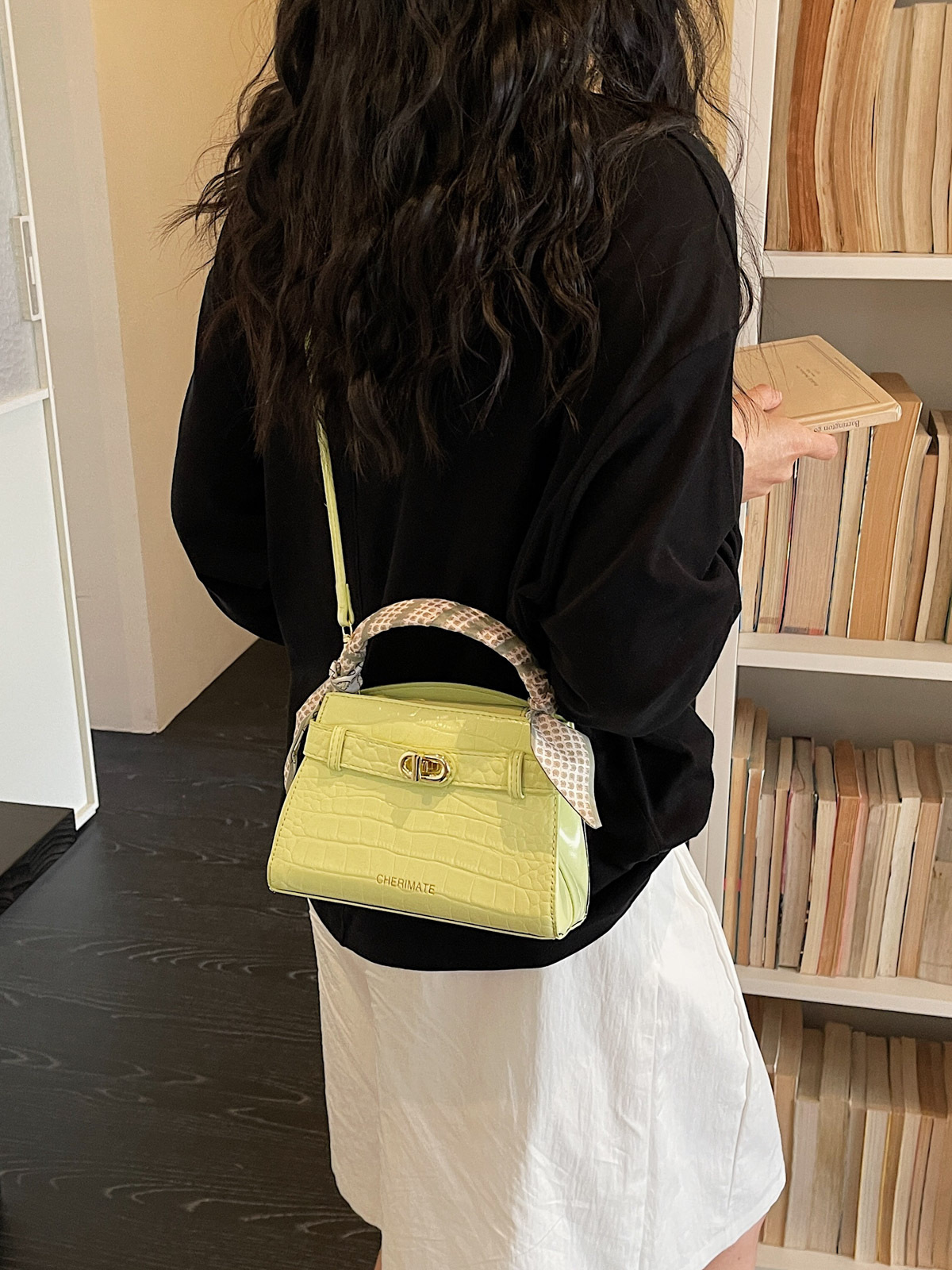 Bolso de mano de diseño de nicho para mujeres 2026 nuevo patrón de textura de cocodrilo bolso cuadrado alto lujo ligero de hombro mochila