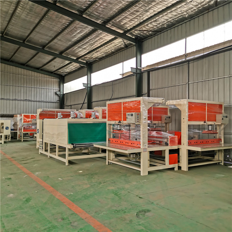 全自动纸箱套膜封切保温板套膜封切机热收缩膜包装机全套包装设备