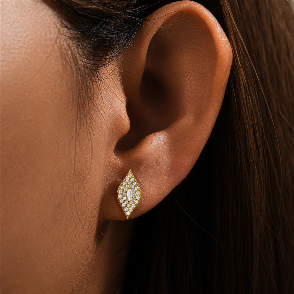 4g Weight 925 Sterling Silver Ear Needle Material Zircon Inlay Material Ear Studs Classification 1 Pair Quantity Holiday, Daily Occasion 925 Sterling Silver Material Heart Shape Pattern Women's Gender Plating Design Elegant, Simple Style Style 1 Pair 925 Sterling Silver Zircon Heart Shape Ear Studs 16