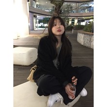 现 2025冬季新款韩国东大门复古柔软毛绒绒v领系扣开衫外套