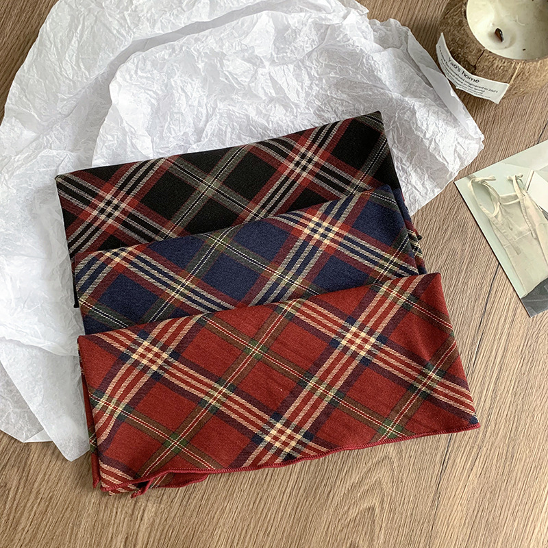 Bufanda triangular babero nuevo estilo retro azul marino pañuelo de seda a cuadros de alta calidad