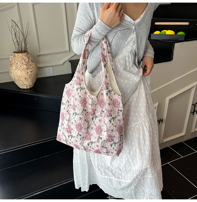 Summer new black and white floral fabric bag, large-capacity, artistic and laid-back style single-shoulder bag, fashionable and versatile crossbody bag undefined