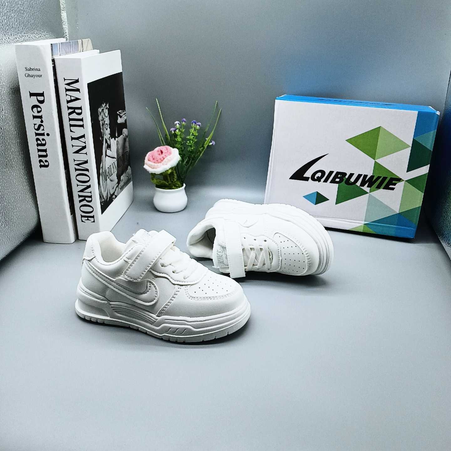 Primavera y verano zapatos de cuero para niños niños niñas zapatos de jardín de infantes zapatos blancos para estudiantes zapatos de correr pueden elegir