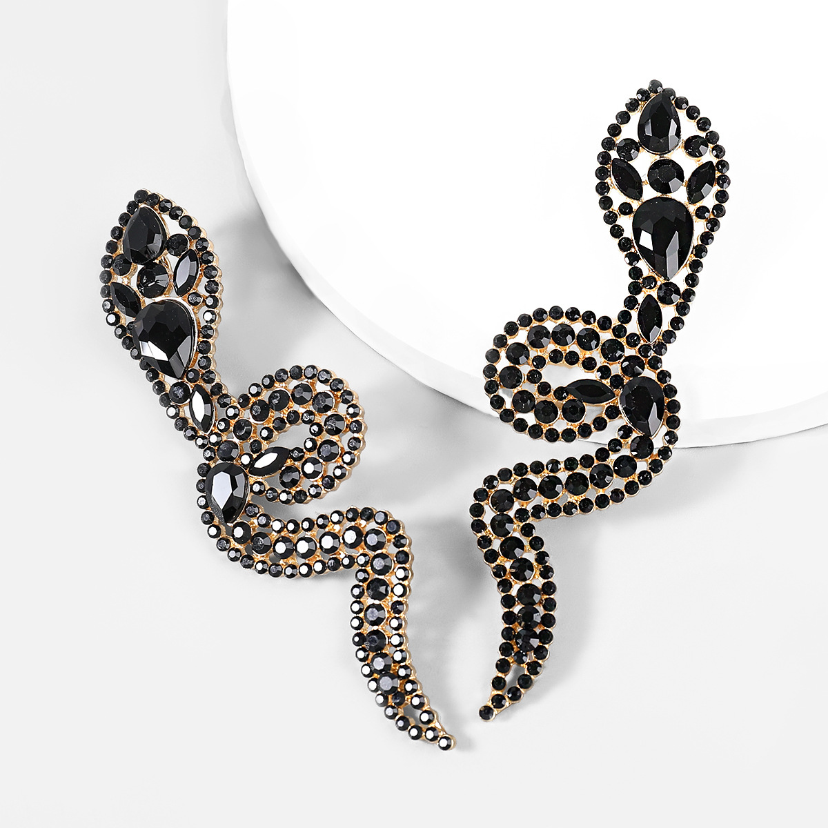 Orecchini stile designer personalizzati alla moda in lega con diamanti a forma di serpente Orecchini moda retrò da donna_voghion.com