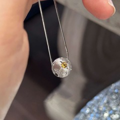 S925純銀のドナウ川の糸の小さい銀のボールの星の芒の多彩なダイヤモンドのネックレスの小さい大衆の高級な精巧な蛇の骨のチェーンの女性