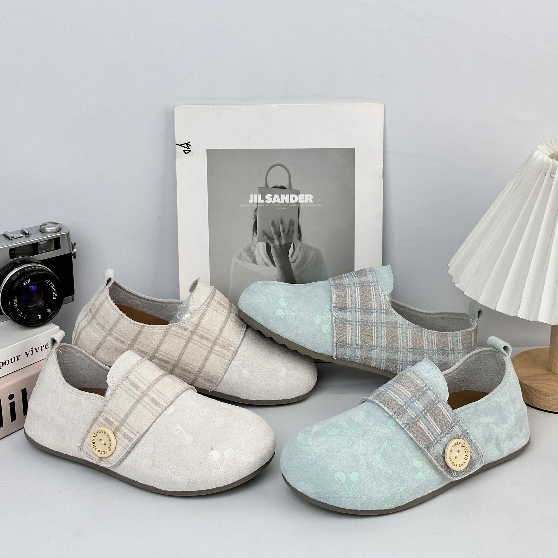 Far Bo Bo Ken zapatos para mujeres 2025 nuevo estilo explosivo con falda universal ligero con un pie zapatillas casuales planas