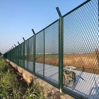 Y型防攀爬网加高飞机场围栏网监狱护栏网厂家刀片刺绳监狱护栏网