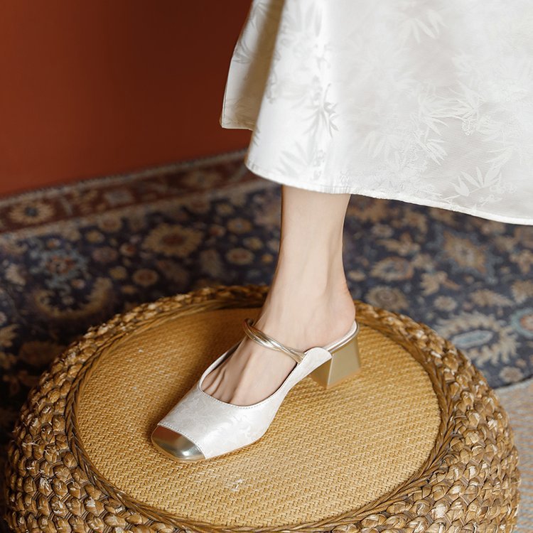 Explosión de zapatillas de verano 2026 nueva moda casual confortable sandalias de talón grueso para mujeres