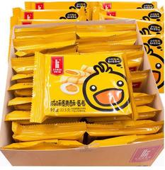 零食咔囉咔曼蛋卷小包裝22.5克榴蓮鹹蛋黃夾心蛋卷餅乾網紅零食大