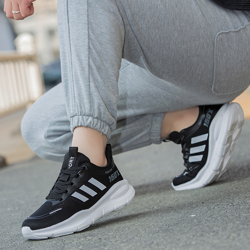 Calzado deportivo para hombre de marca de gama alta de gran tamaño, transpirable y sin olor, malla de pie de alto rebote, suela blanda, amortiguación, zapatos para correr ultraligeros para hombres y mujeres