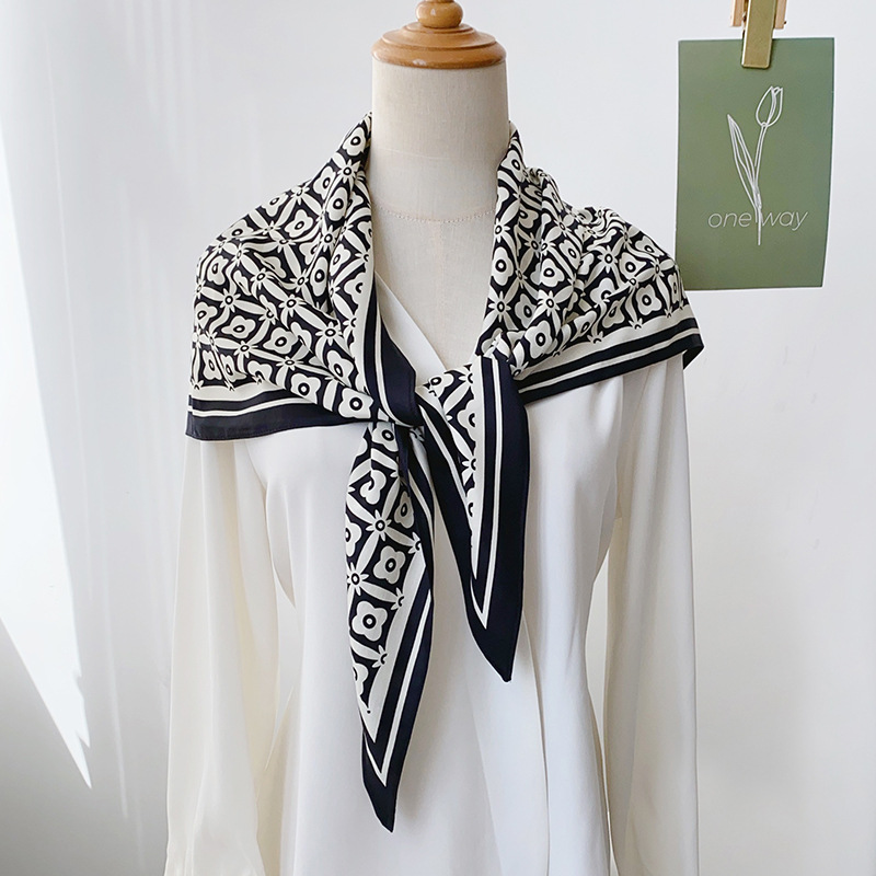 Toalla triangular fina de estilo estilo INS, moda multifuncional, impresión floral creativa, bufanda fina, bufanda triangular de sarga