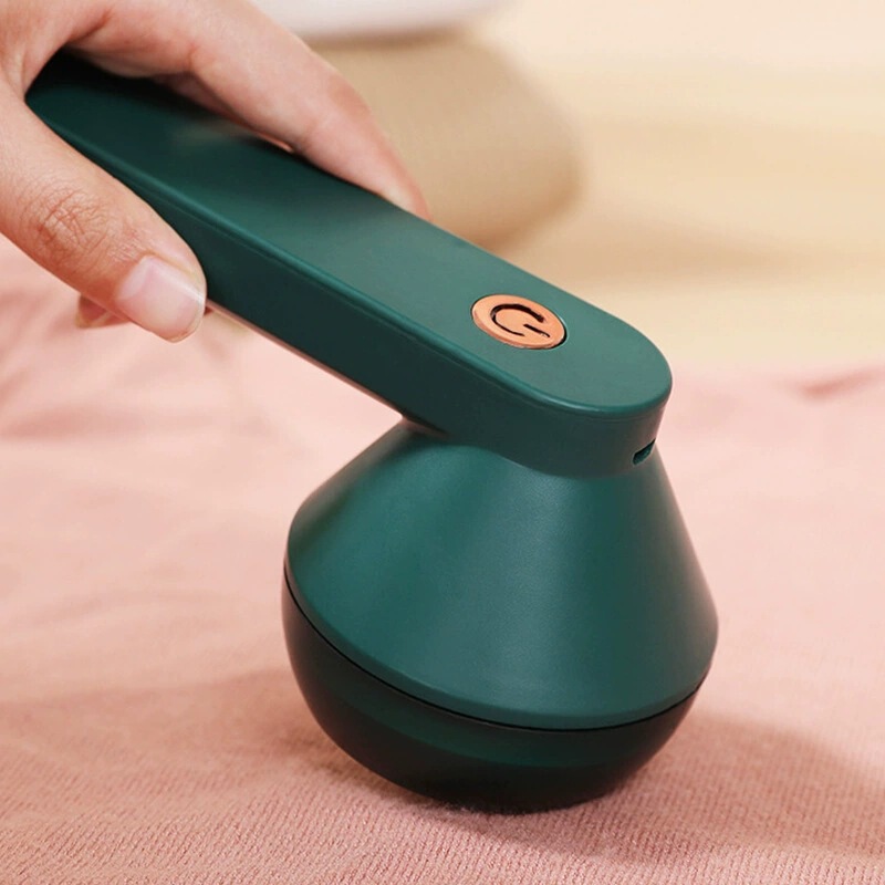 毛玉の剪定器は家庭用の衣類を持っています。|undefined