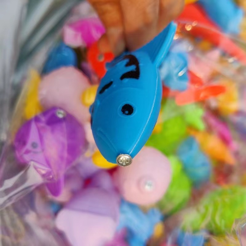 마그네틱 생선 플라스틱 물고기 양면 떠 다니는 낚시 장난감 STALL 상업용 가짜 물고기 어린이 생선 대량 자석 무료 배송