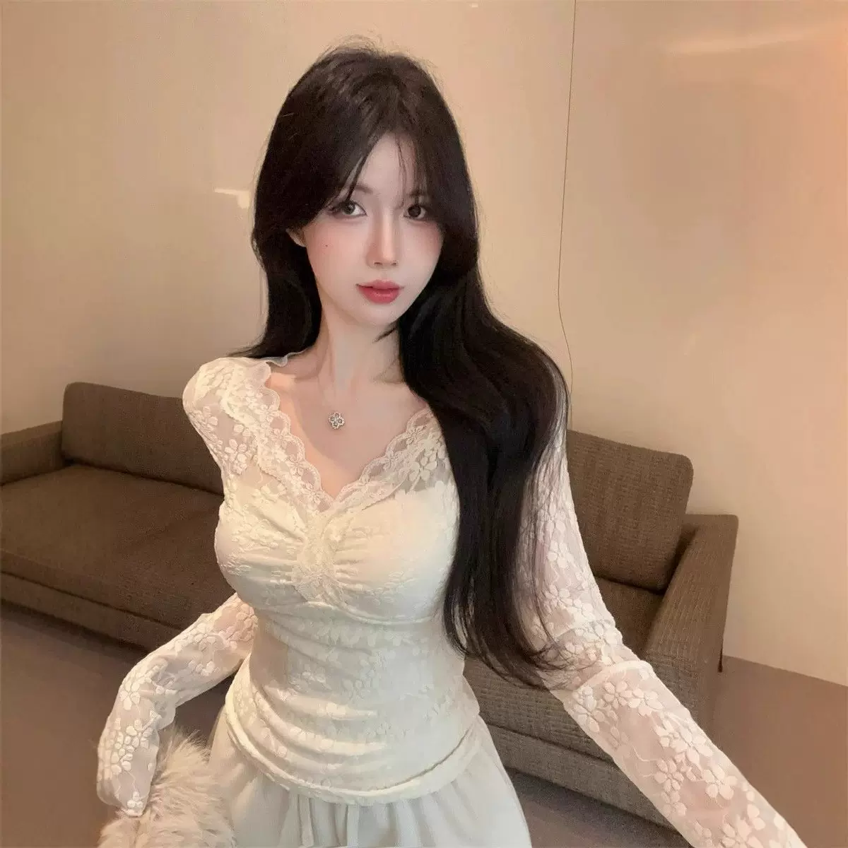 秋季纯欲风性感蕾丝花边v领长袖t恤女秋冬紧身短款内搭辣妹风上衣