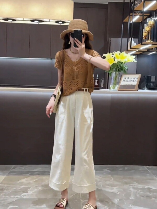 夏服、女性用の少し太くてスリムな中空半袖トップス、9点パンツ、ソルト系の軽くて大人のツーピーススーツのセット|undefined