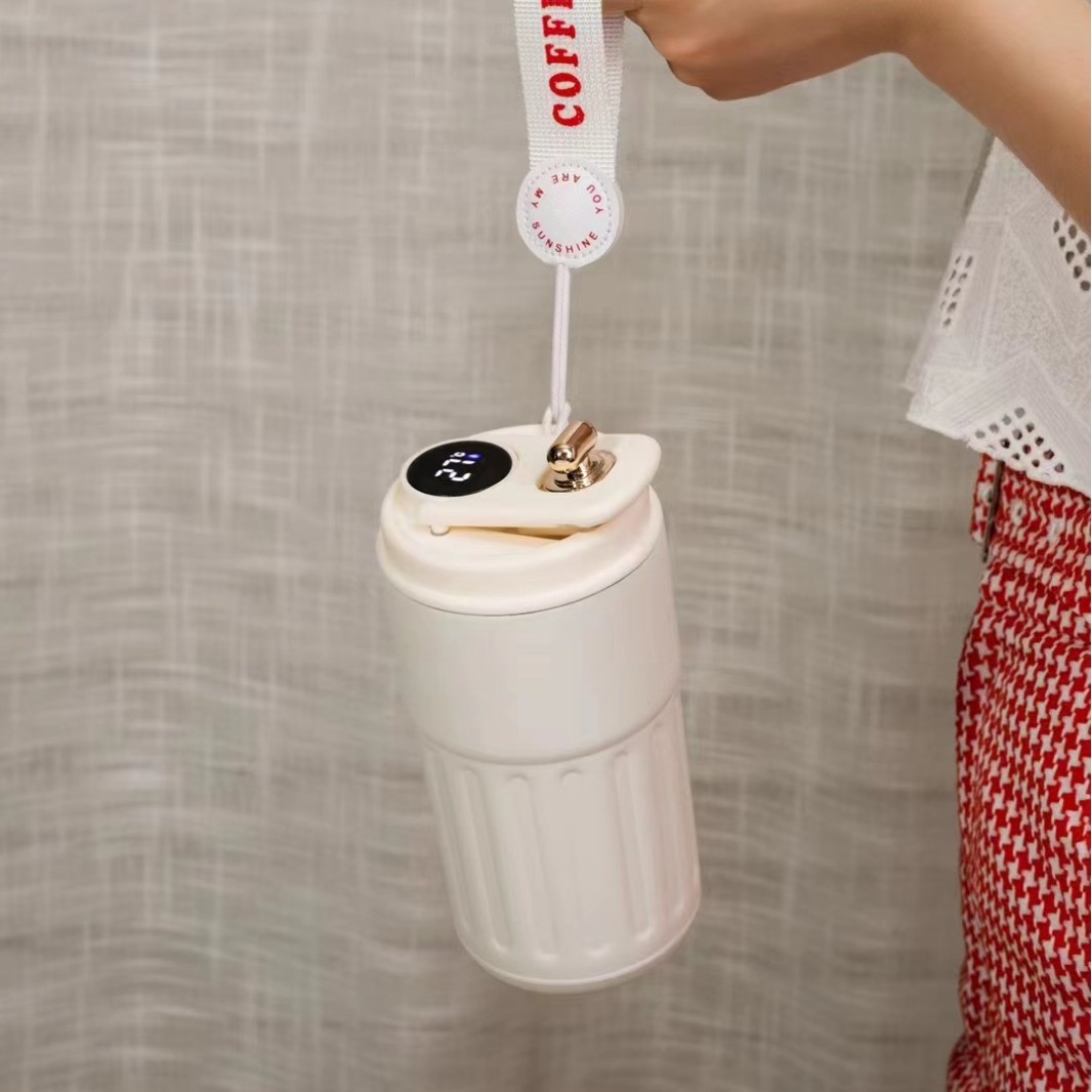 Taza de vacío de visualización de temperatura de acero inoxidable 316 taza de agua simple portátil 2023 e-commerce nueva taza de café con cuerda