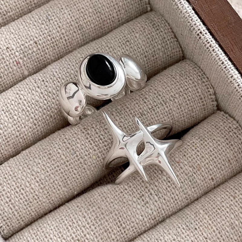 Unique Minimalist Desin For Women, Fashionable And Exquisite, Versatile Black Aate Simple Double-Pointed Star Open_voghion.com