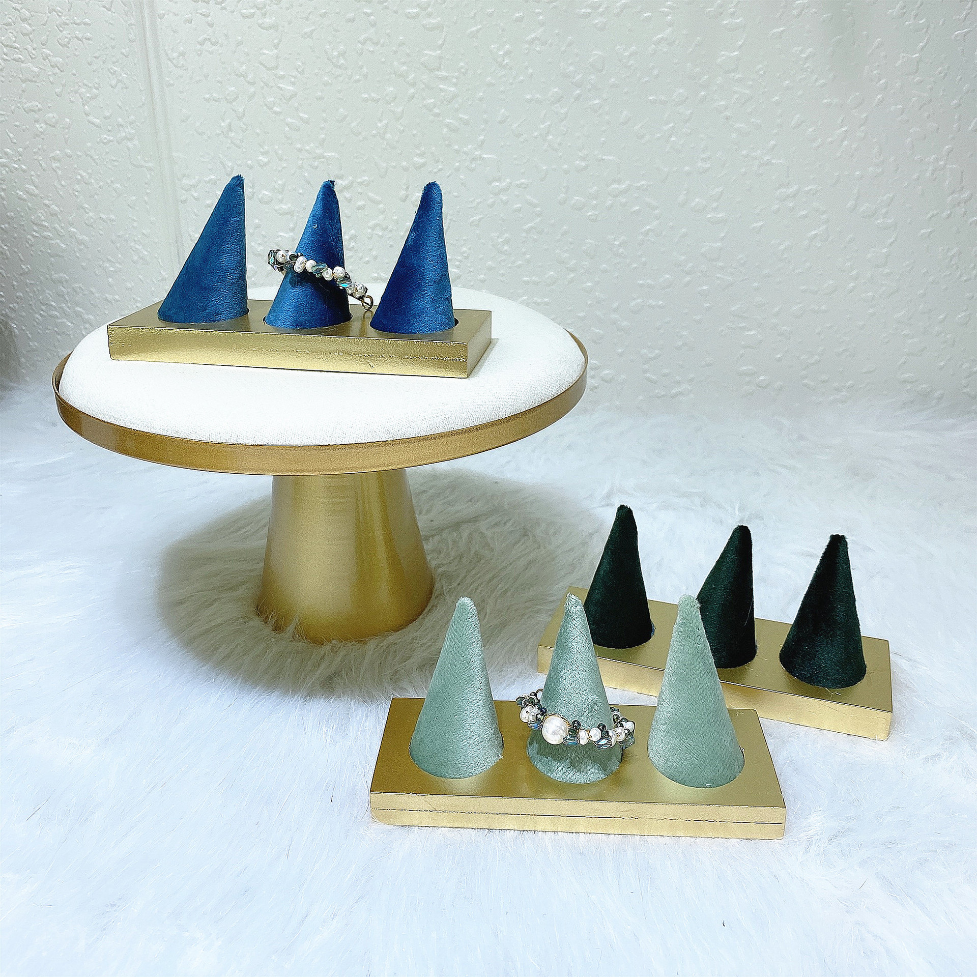 New three-finger ring holder, imported Dutch velvet, 18K painted craft personalized display and showcase prop