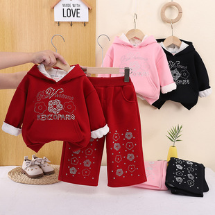 Ůͯ���＾�ӽq�l�����bСŮ���������e����C�u�Ӻ��L��ɼ���
