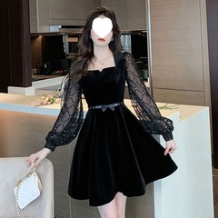法式方领黑色丝绒连衣裙女秋季新款收腰显瘦a字裙赫本风长袖短裙