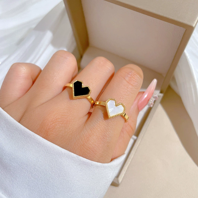 "Tide, minimalistic ring stainless steel for men and women, does not fade, simple and elegant design, on index finger" -> "Минималистичное кольцо из нержавеющей стали для мужчин и женщин, не тускнеет, простой и элегантный дизайн, на указательный палец"