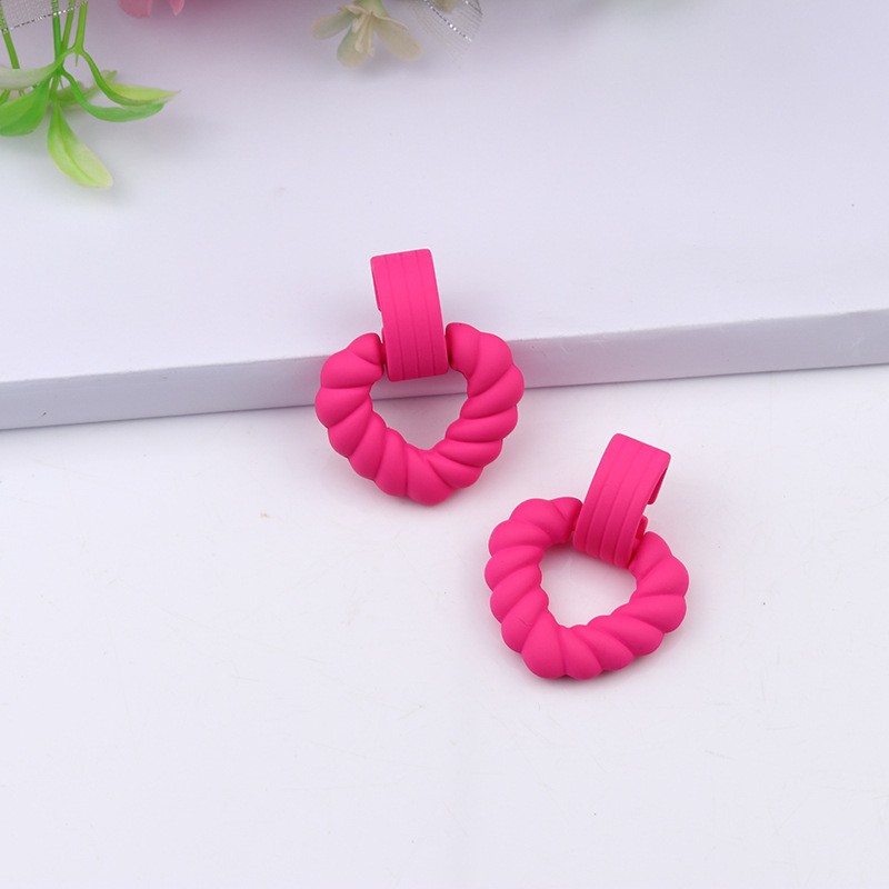 11g Weight Drop Earrings Classification 1 Pair Quantity Daily Occasion Acrylic Material Heart Shape Pattern Women'S Gender Spray Paint Design Fashion Style 1 Pair Fashion Heart Shape Spray Paint Arylic Drop Earrings 3