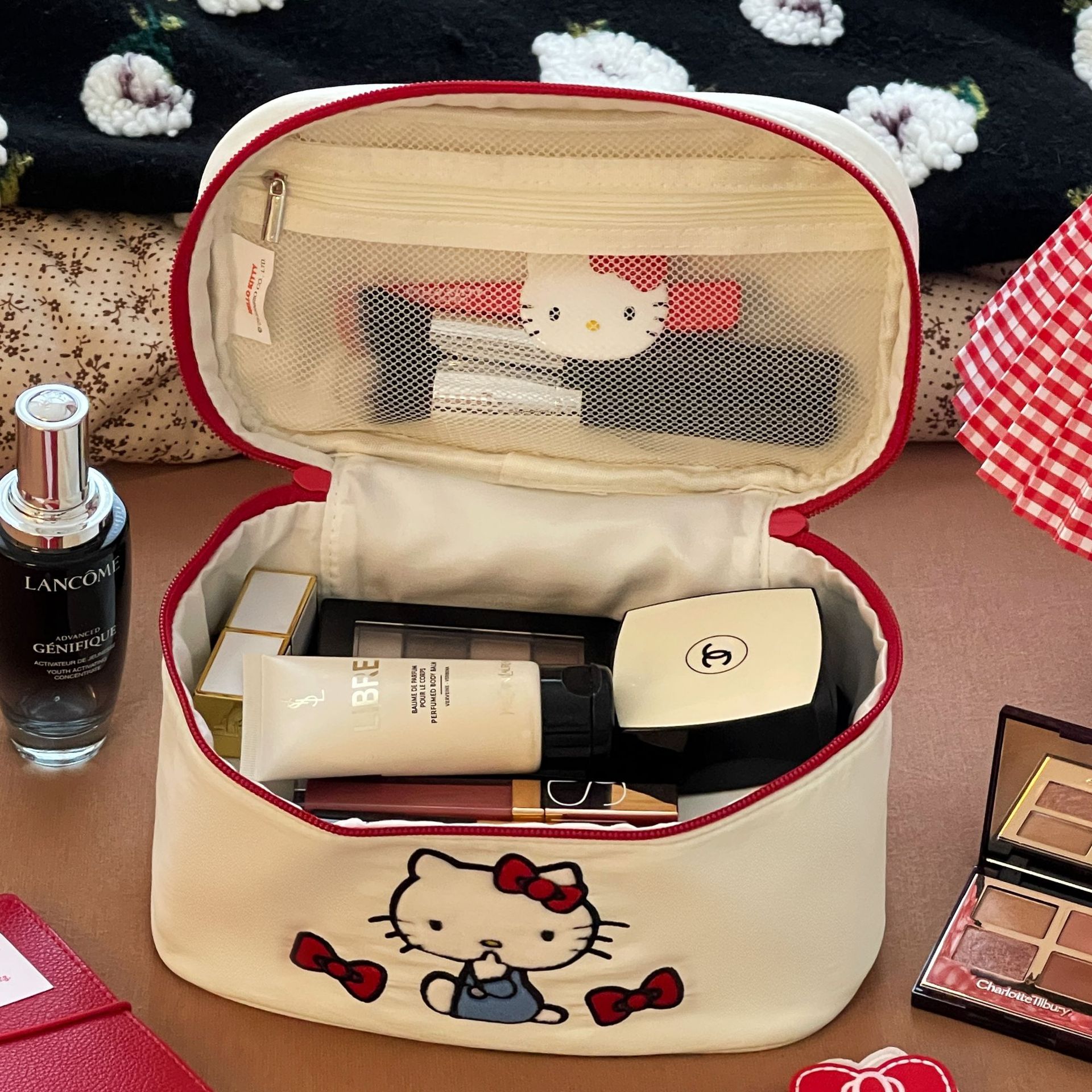 Sanrio Kitty bolsa de maquillaje portátil de gran capacidad, bolsa de almacenamiento portátil de alto valor facial, bolsa de lavado