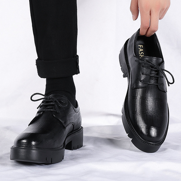 Men's shoes with hidden heel
