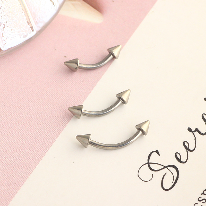 Pointed titanium steel lip stud product view