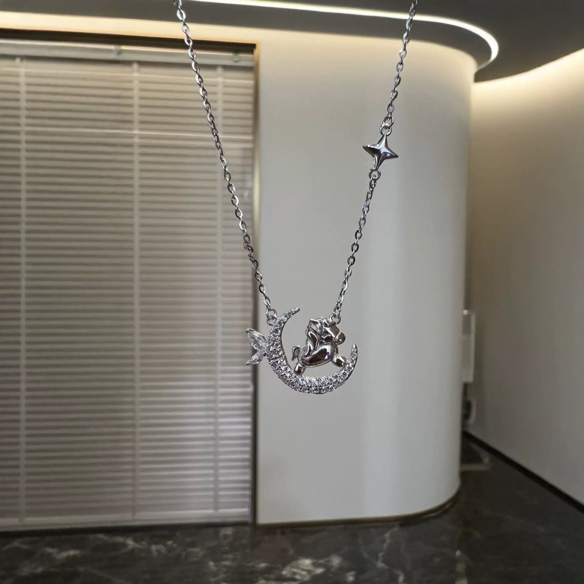 新款s925纯银锁骨项链女月亮生肖马吊坠轻奢小众高级感设计配饰品