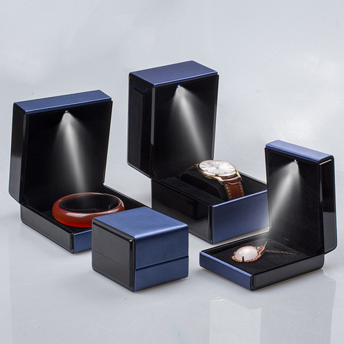 Creative LED light jewelry box Proposal ring box Necklace bracelet Bracelet packaging box Brushed leather jewelry box