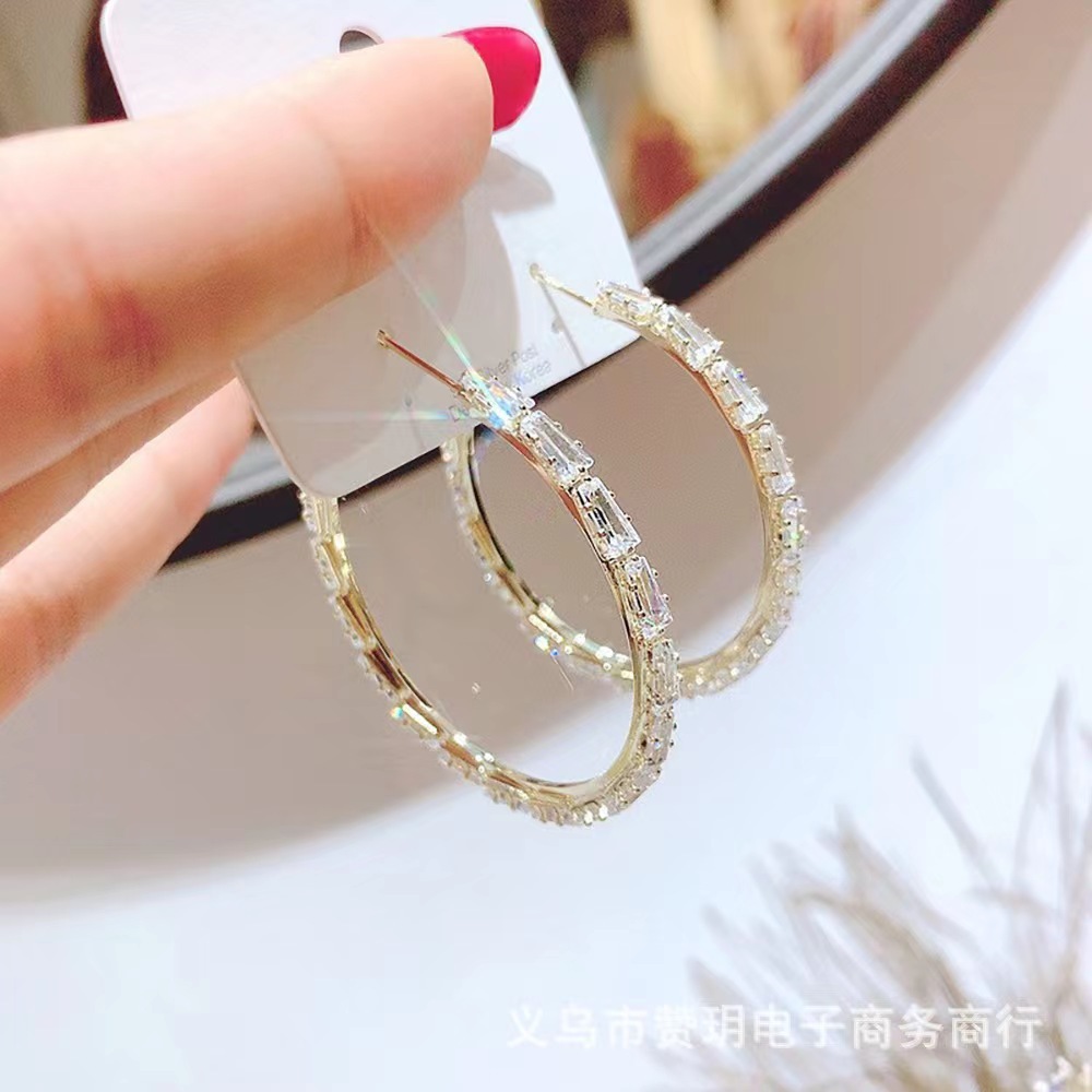 universal elegant fashionable earrings with zircon