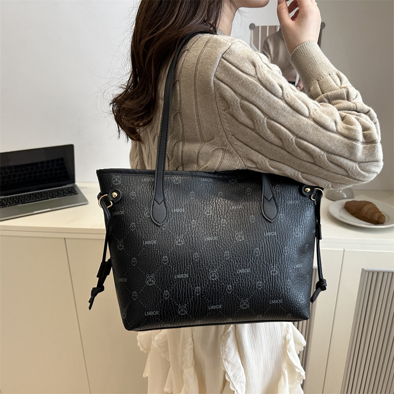 Bolso de mano transfronterizo coreano bolso de mujer otoño 2025 nuevo bolso de hombro de lujo ligero de textura alta bolso de brazo