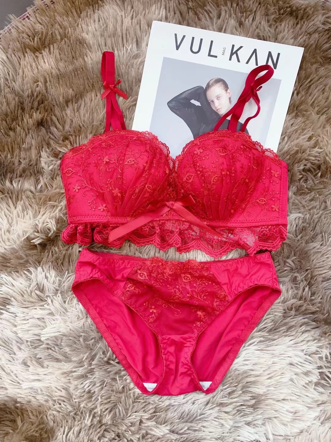 8257 ropa interior roja traje de las mujeres año nacimiento pequeño pecho push up encaje soporte superior sexy pecho sujetador