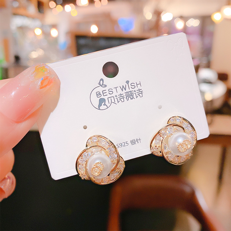 Fashion Flower Copper Plating Zircon Ear Studs 1 Pair display picture 2