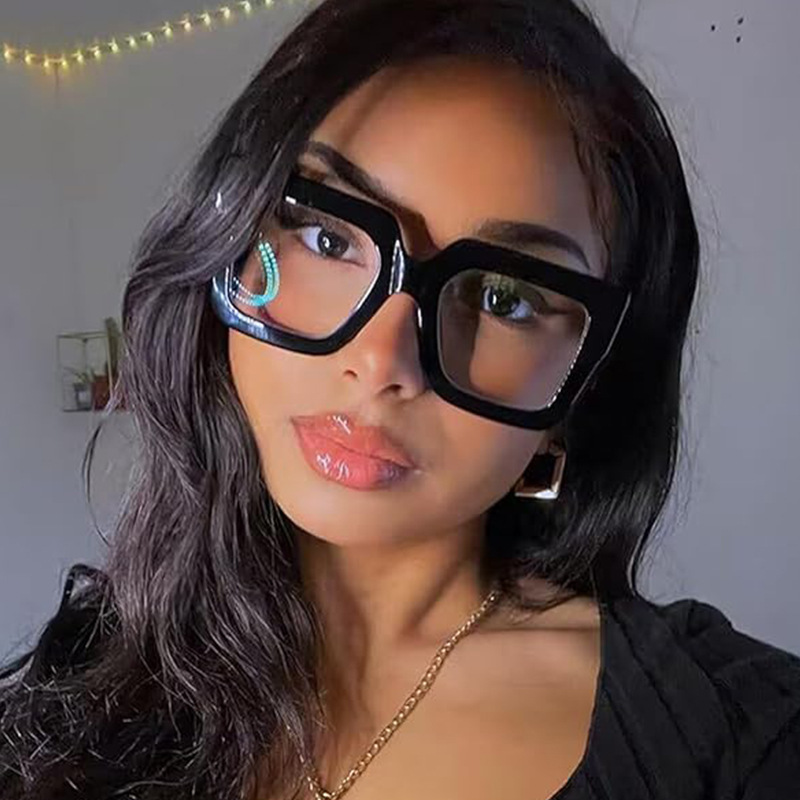 Square retro brand glasses