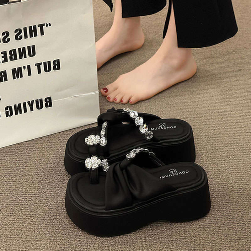 Thick-soled Super-fire Sandals for Women Seaside Beach Shoes for Summer Wear 2025 New Fashion High-end Slippers