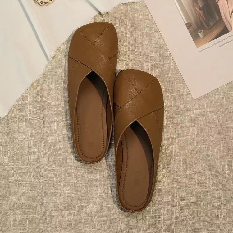 Baotou zapatillas para mujeres 2026 primavera y verano nueva moda exterior de cuero suave zapatos perezosos con suela suave zapatos de cabeza grande zapatillas frías francesas